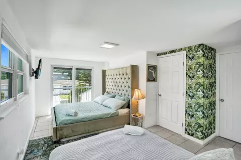 Sw 7th Ave, Hallandale Beach, FL 33009