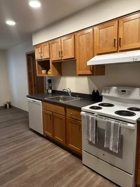 916 N 143rd St, Seattle, WA 98133