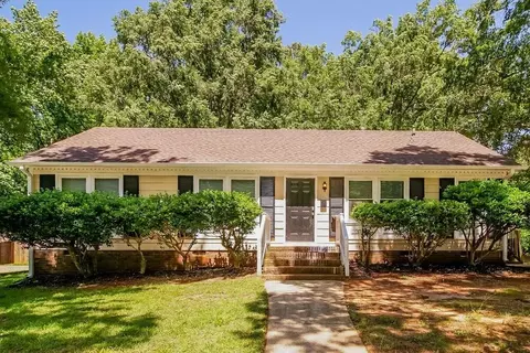 6725 Barrington Dr, Charlotte, NC 28215