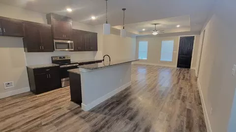 609 The Cottages Dr, Godley, TX 76044