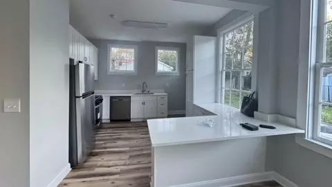 37 Elizabeth St, Charleston, SC 29403