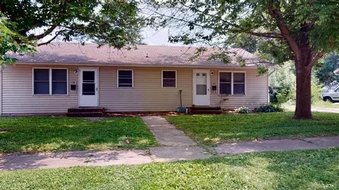 238 Village Dr, Ames, IA 50014