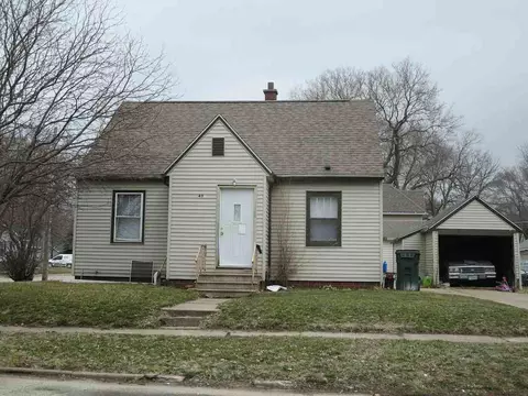 401 Courtland St, Waterloo, IA 50703