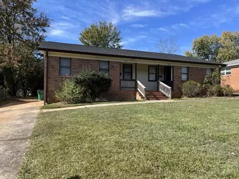 3631 Driftwood Dr, Charlotte, NC 28205
