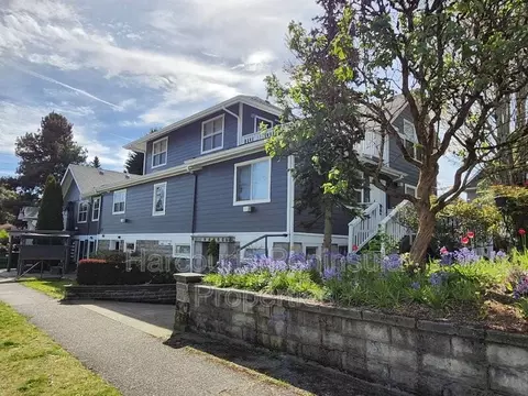 1015 9th St #F, Bremerton, WA 98337