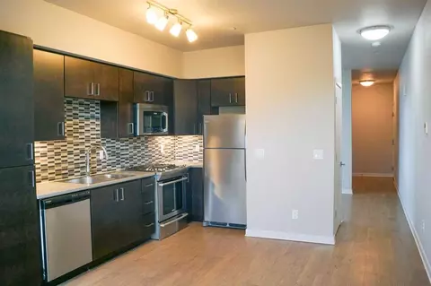 2250 NE Glisan St #405, Portland, OR 97232