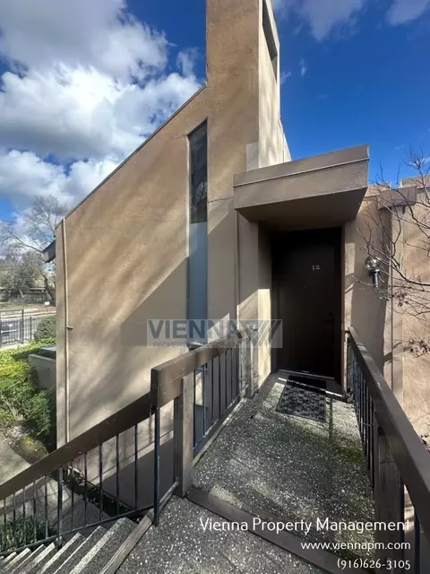 888 Woodside Ln E #12, Sacramento, CA 95825