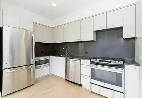 3157 31st St #423, New York, NY 11106