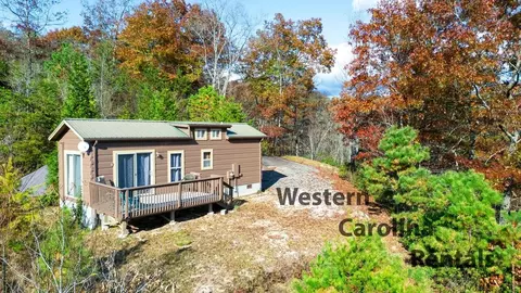 517 Iris Ln, Whittier, NC 28789