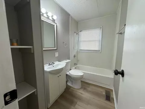 2817 N Linda Layne, Muncie, IN 47303