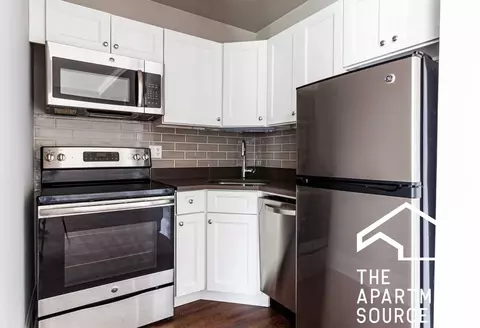 817 W Lakeside Pl #408, Chicago, IL 60640
