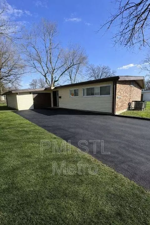 8439 Alder Ave, Berkeley, MO 63134
