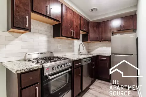 445 W Barry Ave #421, Chicago, IL 60657