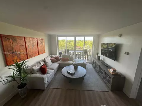 90 Edgewater Dr #402, Coral Gables, FL 33133