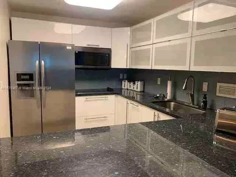 2301 Collins Ave #528, Miami Beach, FL 33139