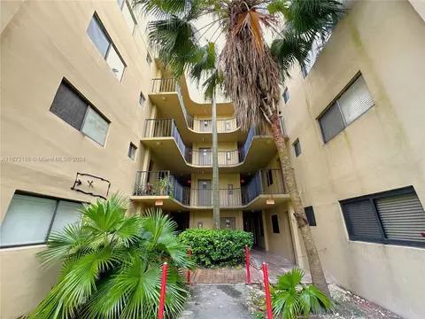 8625 NW 8th St #313, Miami, FL 33126
