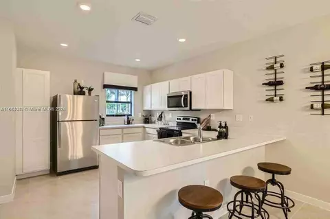 445 NE 1st St, Florida City, FL 33034