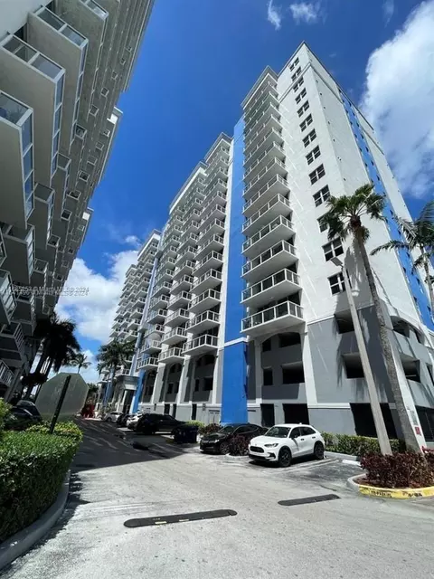 5085 NW 7th St #708, Miami, FL 33126