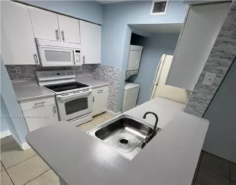 15221 SW 80th St #309, Kendall West, FL 33193