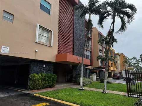 6095 W 19th Ave #318, Hialeah, FL 33012