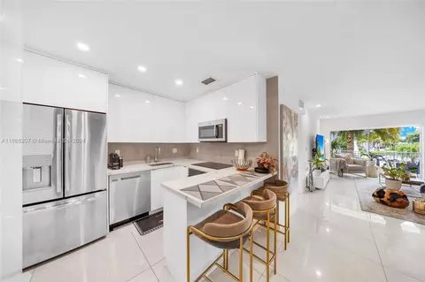 1631 NE 114th St #212, Miami, FL 33181