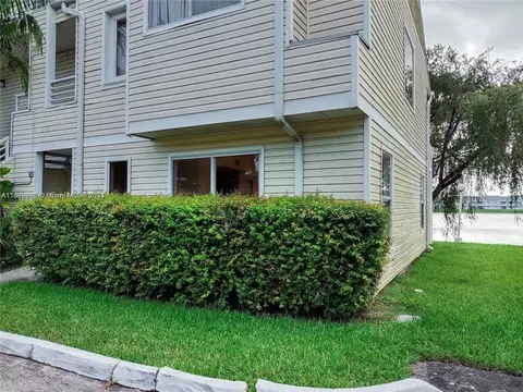 3477 NW 44th St #106, Oakland Park, FL 33309