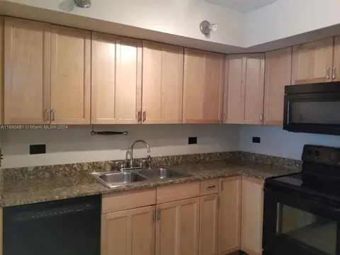 3690 N 56th Ave #913, Hollywood, FL 33021