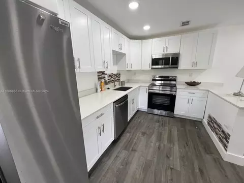 4111 Stirling Rd #209, Davie, FL 33314