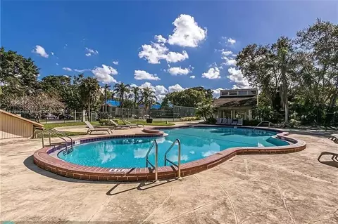 232 Wimbledon Lake Dr #232, Plantation, FL 33324