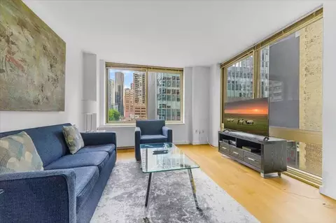 w 54th st, New York, NY 10019