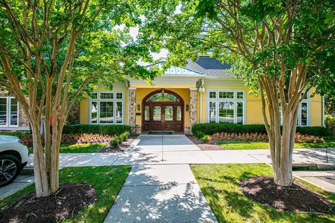 21799 Crescent Park Sq, Broadlands, VA 20148 photo 4