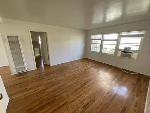2421 Silver Lake Blvd, Los Angeles, CA 90039