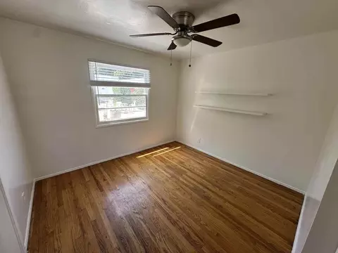 2421 Silver Lake Blvd, Los Angeles, CA 90039