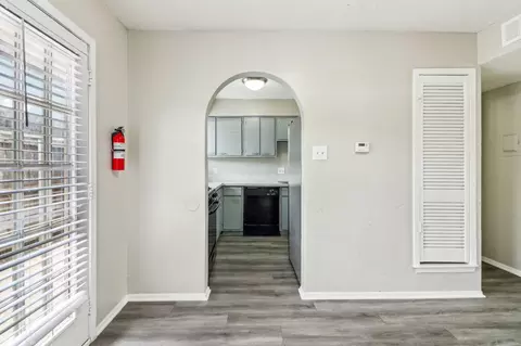 507 Cora St, Arlington, TX 76011 photo 5