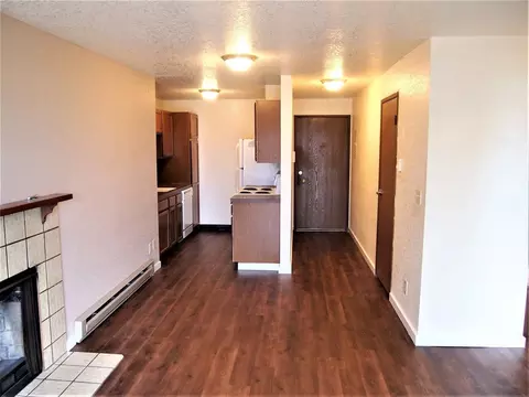 912 N 96th St, Seattle, WA 98103