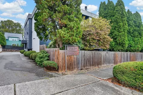 912 N 96th St, Seattle, WA 98103 photo 4
