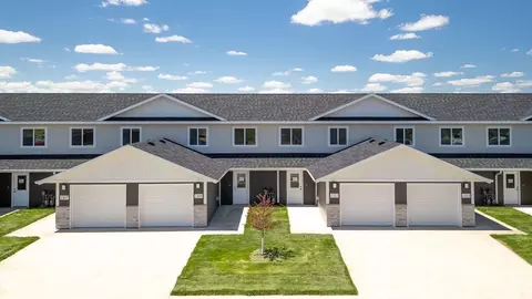 513 15th Ave NW, Kasson, MN 55944