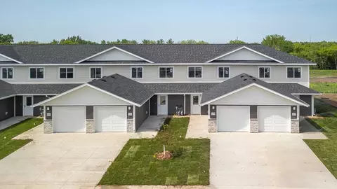 513 15th Ave NW, Kasson, MN 55944
