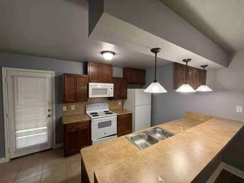 310 E Pine 311 E Pne, Hallsville, TX 75650