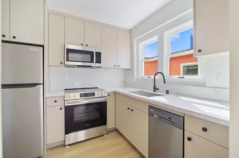 1037 E 1st St, Long Beach, CA 90802
