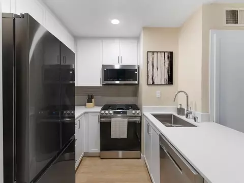 350 S San Fernando Blvd, Burbank, CA 91502 photo 2