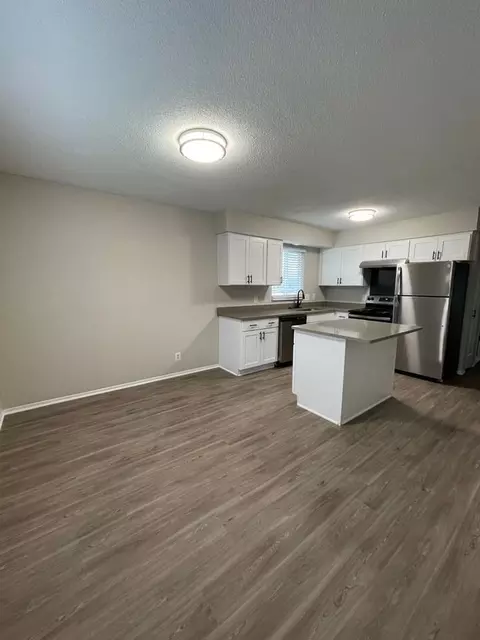 4031 Crooks Rd, Royal Oak, MI 48073