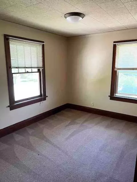 2521 Iowa St, Cedar Falls, IA 50613