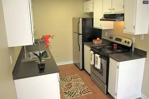 29421 Pacific Hwy S, Federal Way, WA 98003