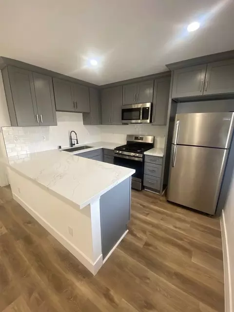 6136 Fulton Ave, Los Angeles, CA 91401
