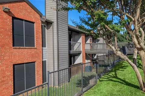 6001 Oakland Hills Dr, Fort Worth, TX 76112