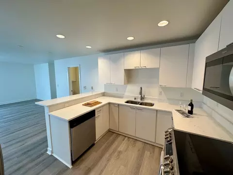 420 Queen Anne Ave N, Seattle, WA 98109