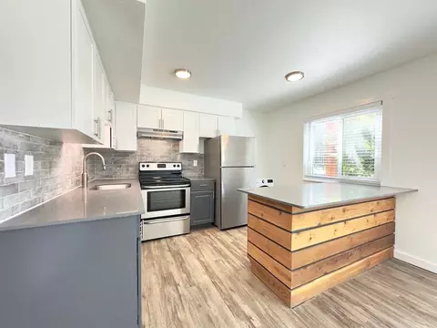 13555 SW Jenkins Rd, Cedar Hills, OR 97005