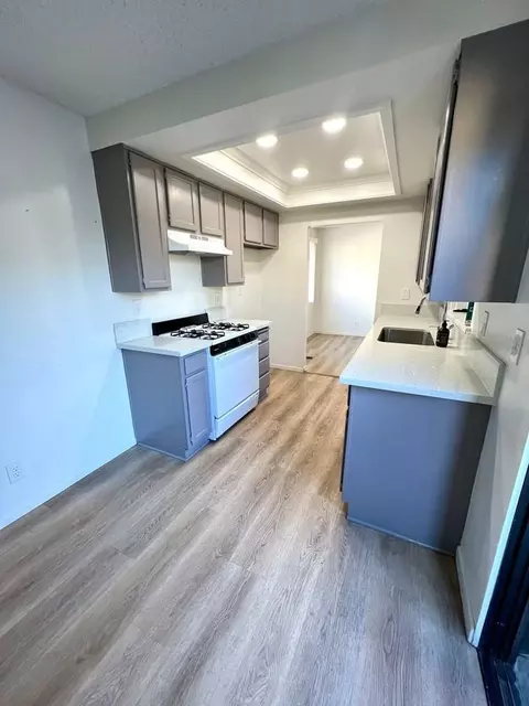 7921 Moonshadow Cir, Huntington Beach, CA 92647