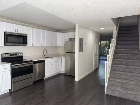 425 4th St NE, Puyallup, WA 98372